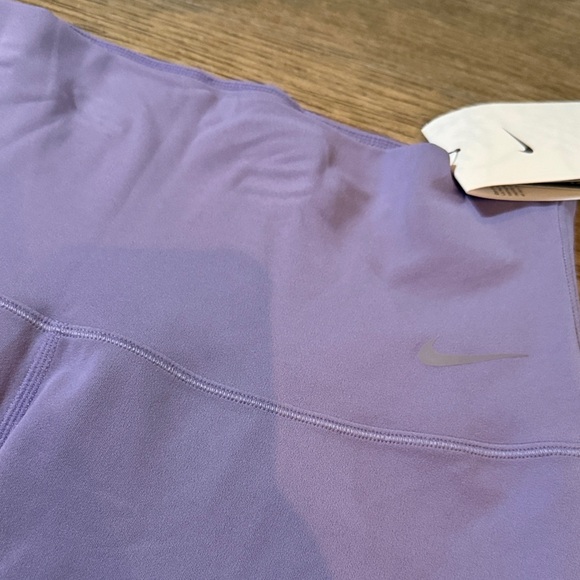 Women's Nike zenvy high-waisted 8” biker Shorts NWT - Picture 2 of 4